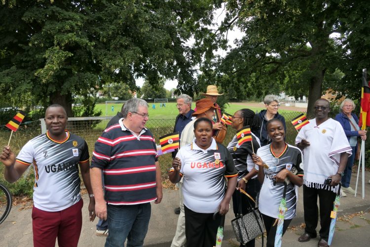 Warten auf den Start des Festumzugs