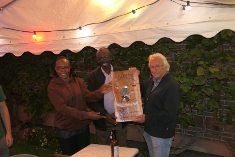 Ein Geschenk für das Uganda-Team