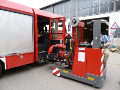 Sogar eine zusätzliche tragbare Pumpe wird mitgeliefert.