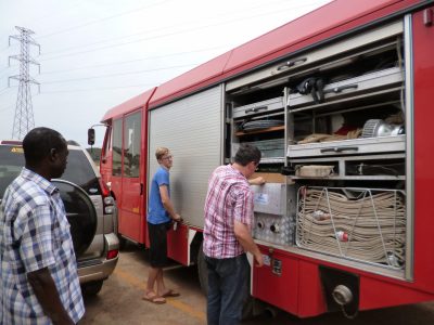 Besichtigung des Fahrzeugs im Zoll-Freigelände. Alles noch da!