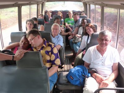 Vom Flughafen Entebbe nach Kayunga im Bus