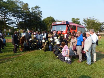 Offizielle Schlüsselübergabe. Die Feuerwehr Kayunga ist gegründet.