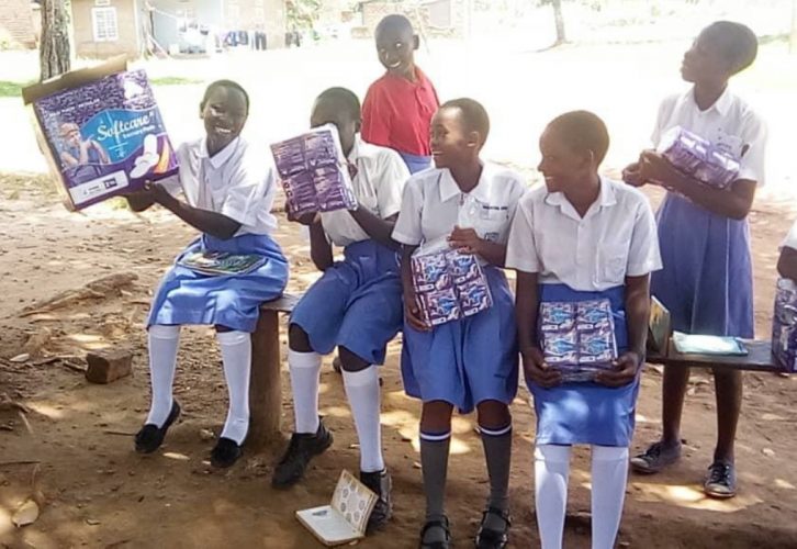 Glückliche Schulmädchen